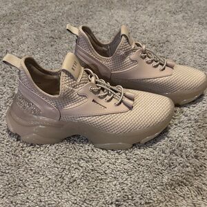NWOT Steve Madden Women's Beige Gold Gemstones Textured Sneakers